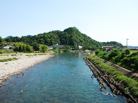 長良川と小倉山城跡